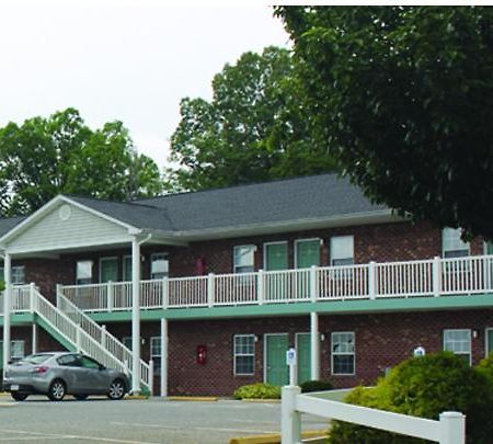 Eastside Suites Lynchburg Bagian luar foto